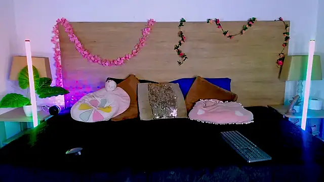 LaraRous webcam