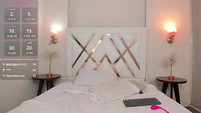 Sky_Collins_ webcam