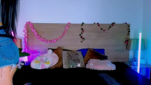 LaraRous Live Web Cam Show