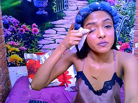 IndianPretty14u2Luv webcam
