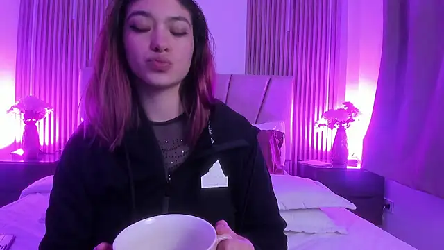 Victoria_Beaumont webcam