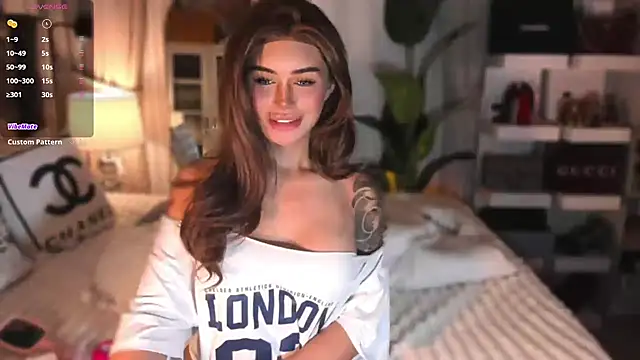 ParisianDoll webcam