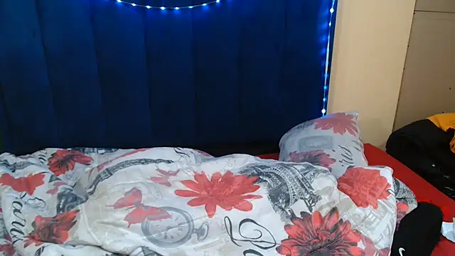HotCreamyTea webcam