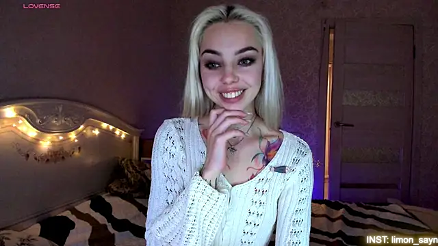 LillyMoure_ webcam