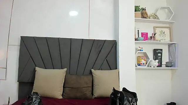 LesliePetit webcam