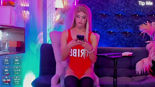Queens_Wonders_Blonders webcam