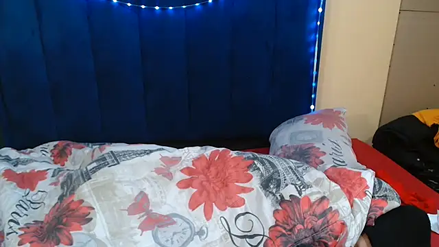 HotCreamyTea webcam