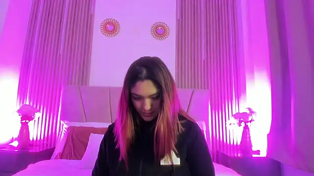 Victoria_Beaumont webcam