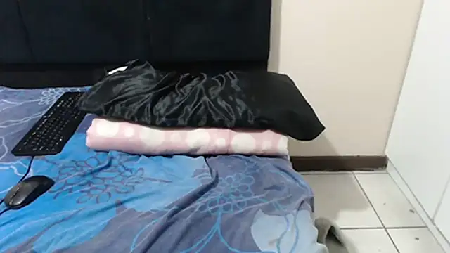 SweetHotBabby18 webcam
