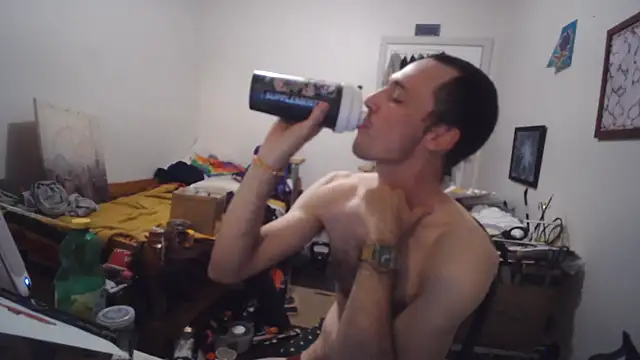 JohnnyMoves webcam