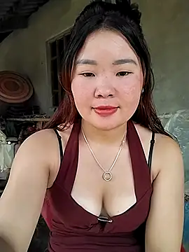 lylylove live cam on StripChat
