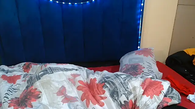 HotCreamyTea webcam