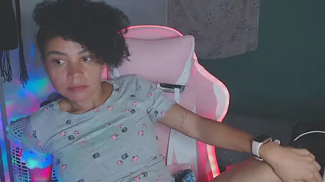 shayna_cute live cam on StripChat