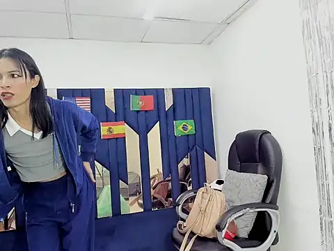 Aisha_hotts777 webcam