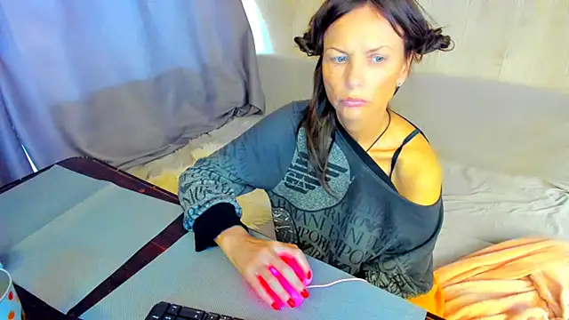 Elizabe_th live cam on StripChat