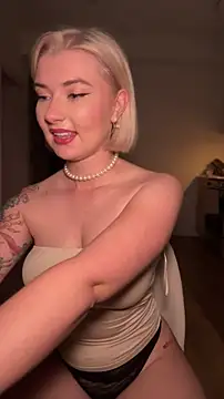 ritanorth_star (F young) - 🍓put bibe toy in asshole cleseup 🍓
