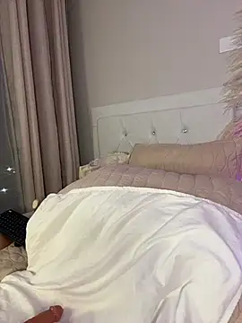 celeste_amber (F young) - Fuck my pussy and control my toy🥵