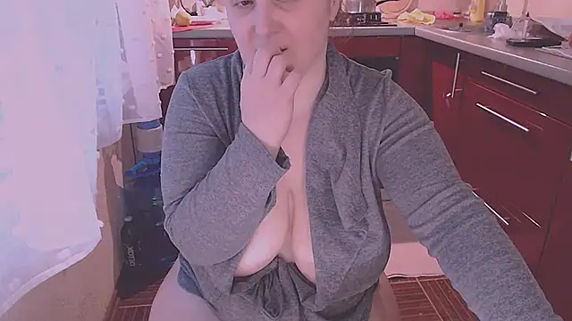 SoftLia busty shower cam girl
