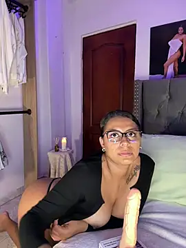 ema_zoe webcam