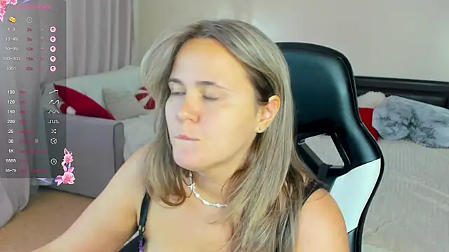 LilyBel webcam
