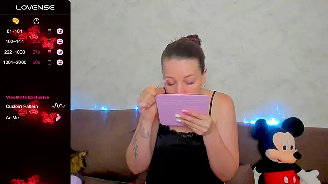 Arya_Curves webcam