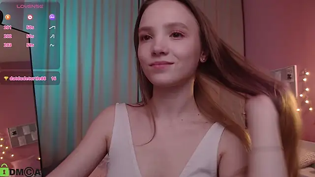 Adria_Arjona webcam