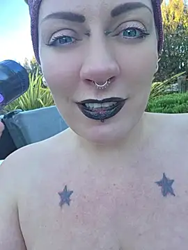 PinkTheHawk webcam