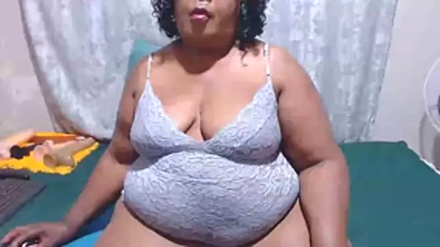 MatureBootyBabe4Uxx webcam