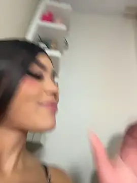 Tyra_malkovaa webcam