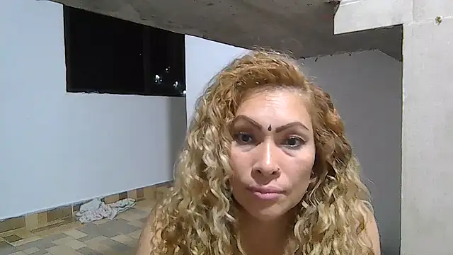 Layla-Astrum webcam