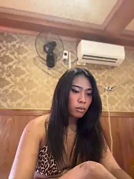 hugecock_tamira webcam