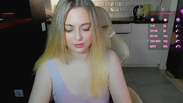 blonde_kellyy webcam