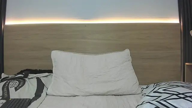 Travis_black_ webcam