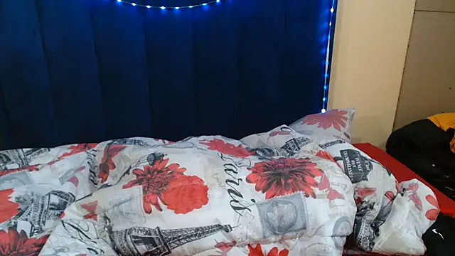 HotCreamyTea live cam on StripChat