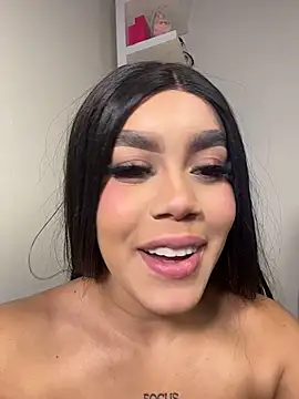 Tyra_malkovaa webcam