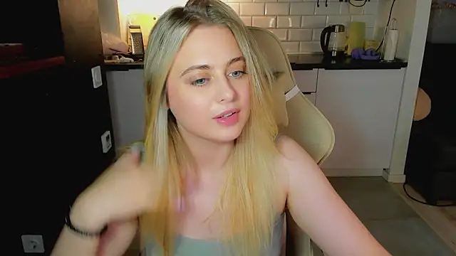 blonde_kellyy webcam
