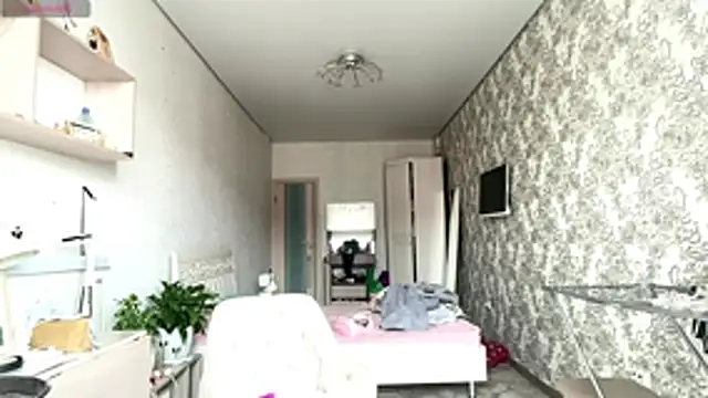 kamila_18_french webcam