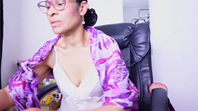 Aries_Mature webcam