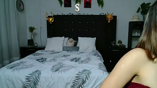 Dama_Scarlata18 eyes rolled back face