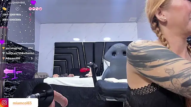 Ladyy_Scarlett webcam