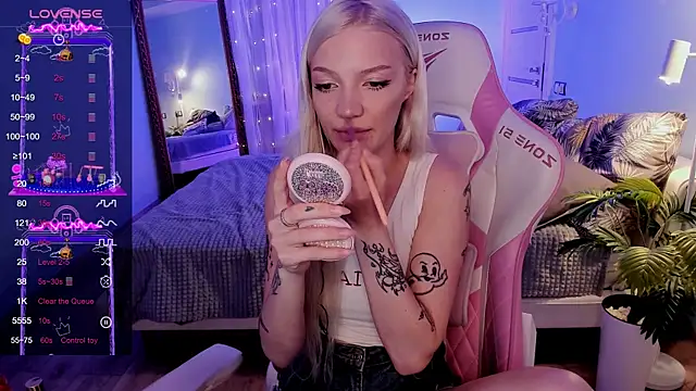 AnyaTaylor_ webcam
