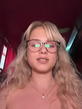 free naked webcam NinaVerse