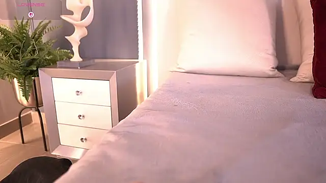 MiaKay1 webcam