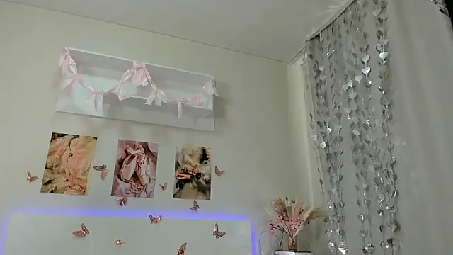 Milly_Lane webcam