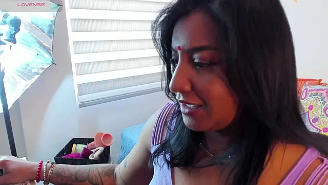 LadyNahir webcam