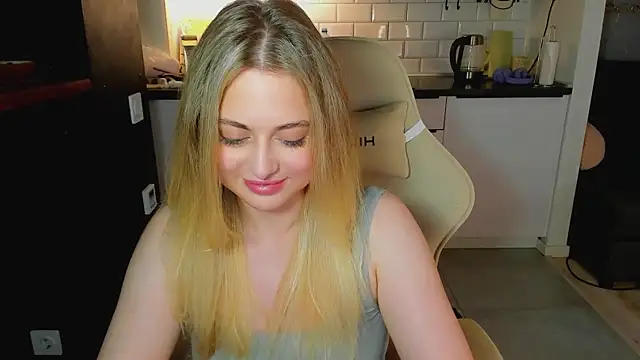 blonde_kellyy webcam