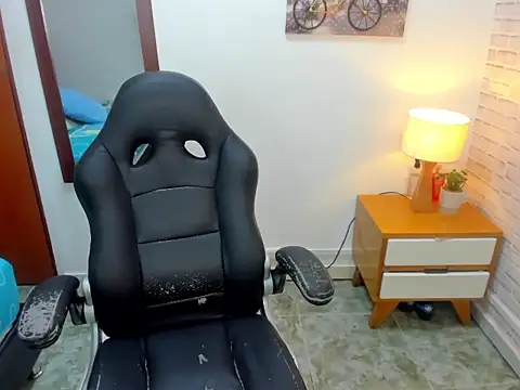 nikki_nikoll webcam
