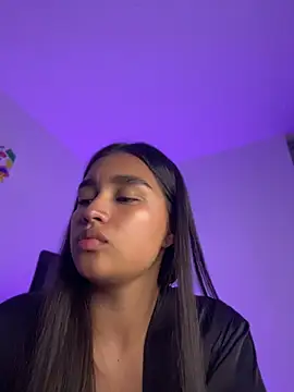 I_Samanthaa vertical thumbnail preview
