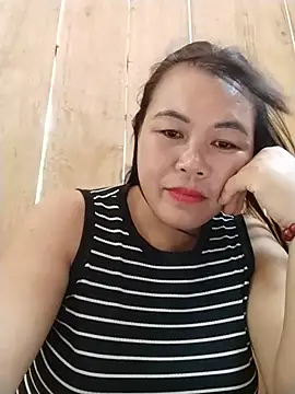 Lemi voluptuous webcam model