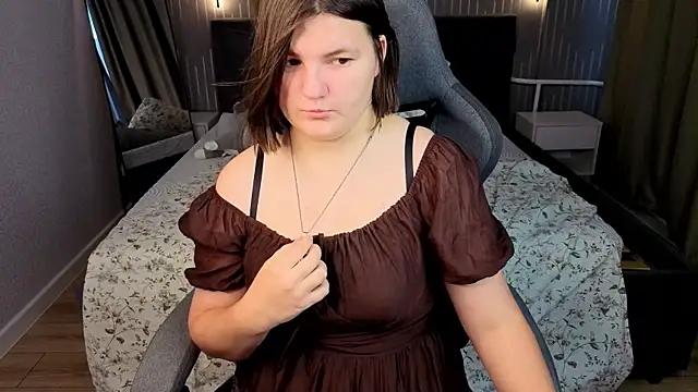 KittyLiikk fair skin cam girl
